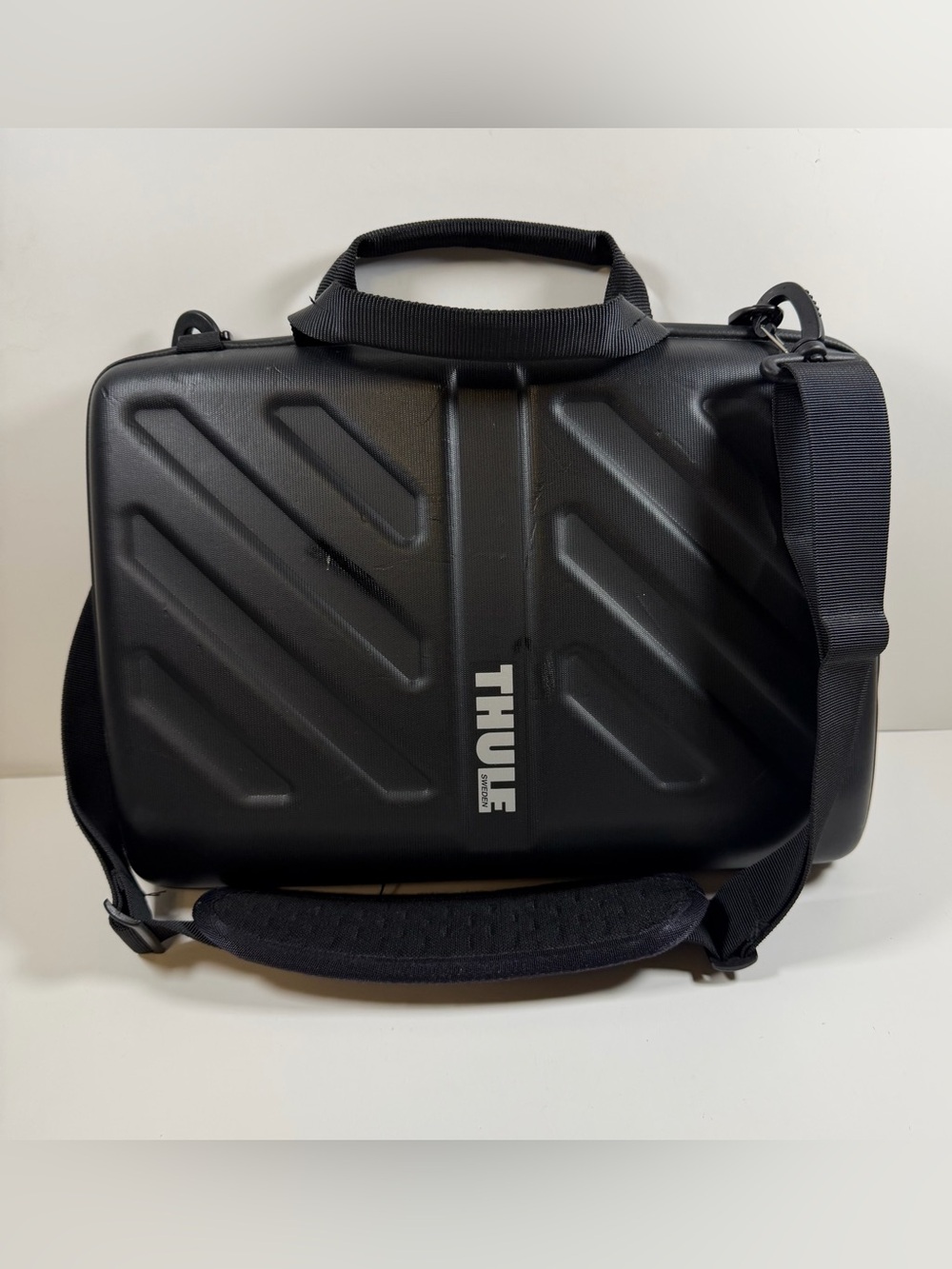 Thule Black Hard Shell Laptop bag with Shoulder Strap